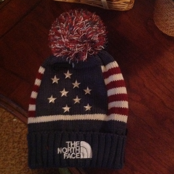 NORTH FACE POM HAT