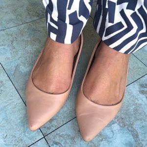 Nude pointy flats