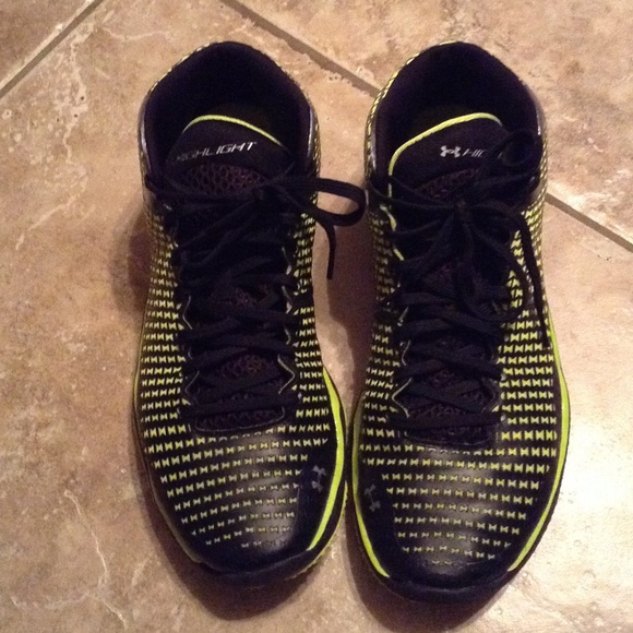 Men's Under Armour highlight shoes  size 10
