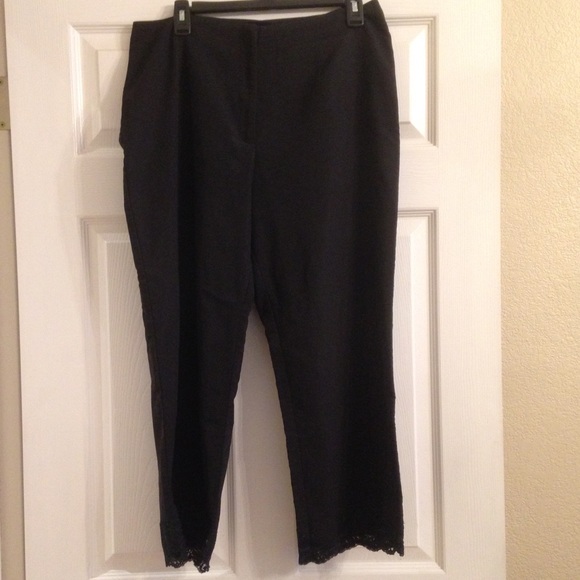 Lace Trim Capris