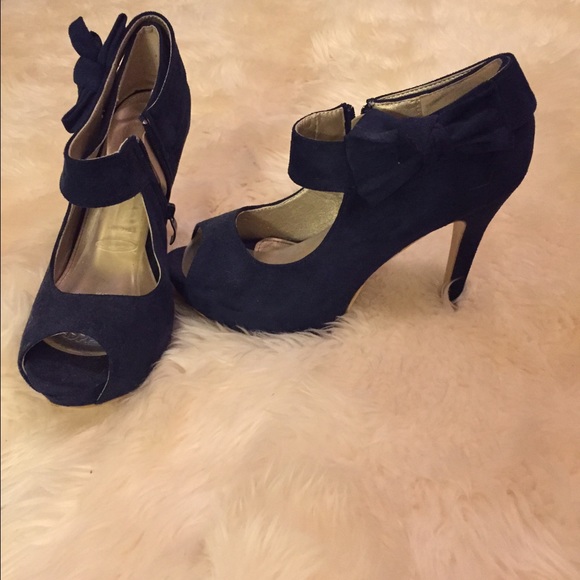 Navy Heels - Picture 1 of 1
