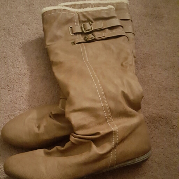 Light brown/sand colored boots - Picture 1 of 4
