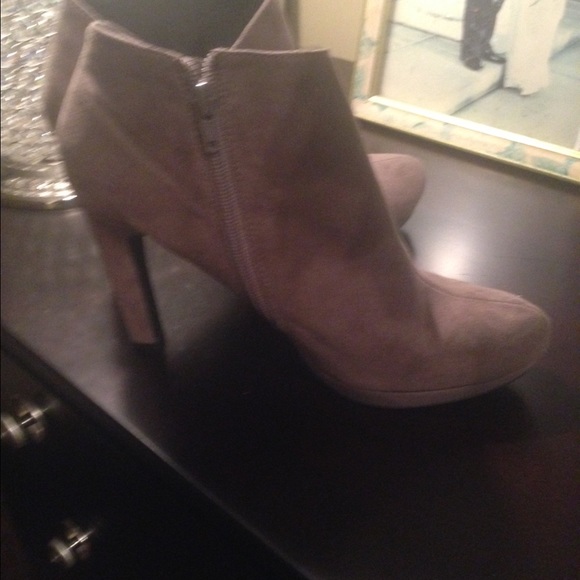 Boots - Picture 2 of 4