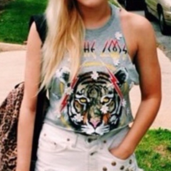 Muscle Cropped Tank - Picture 2 of 2