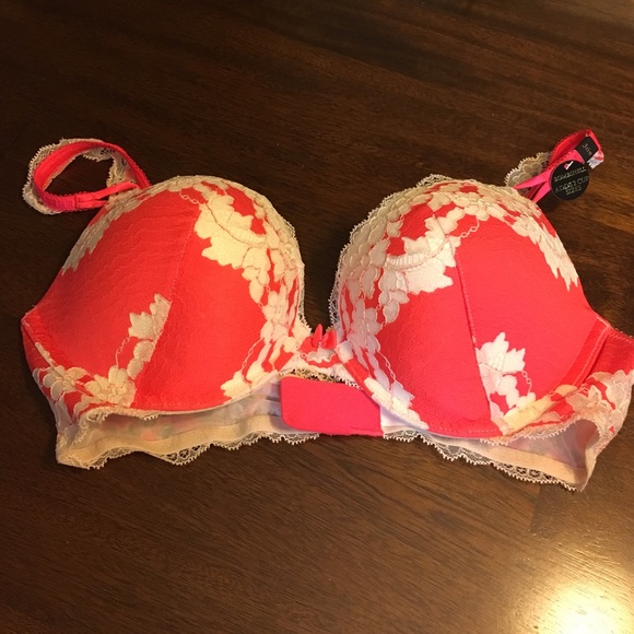 Victoria's Secret Bombshell Bra. Brand New