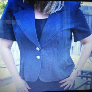 Short sleeve blazer, black with 2 silver buttons
