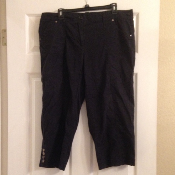 Black Capris