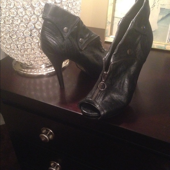 Shoes - Picture 2 of 3