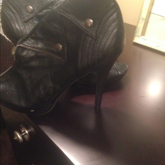 Shoes - Picture 3 of 3