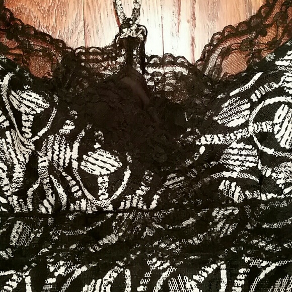 Lace tank. - Picture 2 of 4