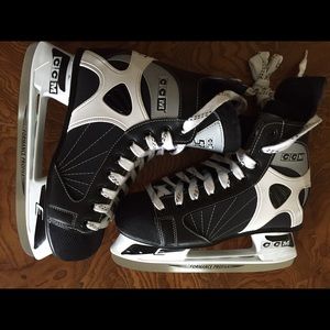 CCM hockey skates New mens 6/ women's 8