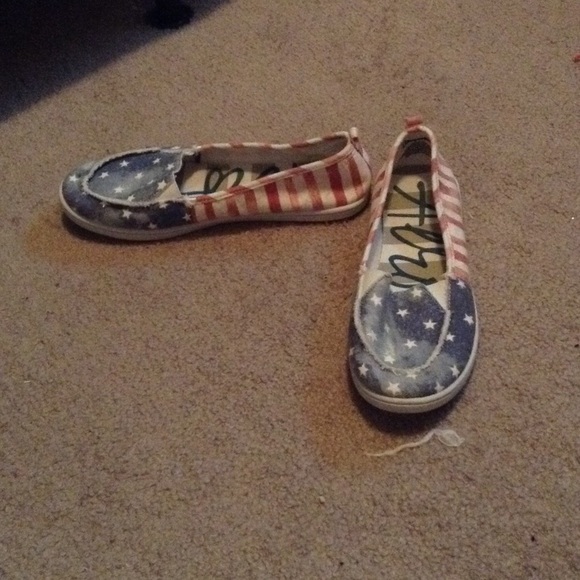 Aeropostale slide on shoes