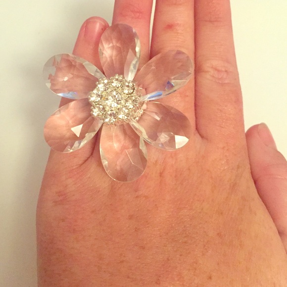 🌸LAST CHANCE🌸Large Crystal Flower Ring