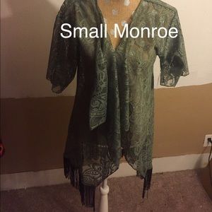 Lularoe Monroe kimono