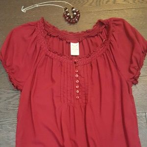 Cute burgundy top!