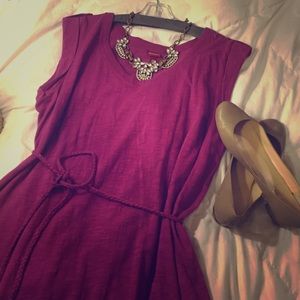 Short dress with braided tie in cranberry