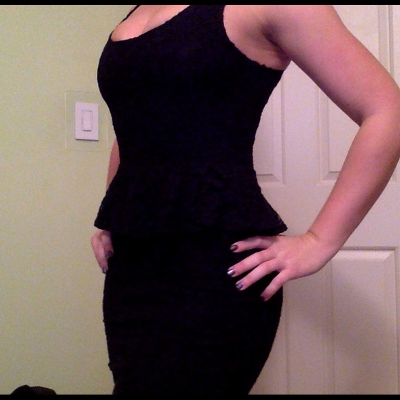 Peplum lace little black dress - Picture 2 of 4