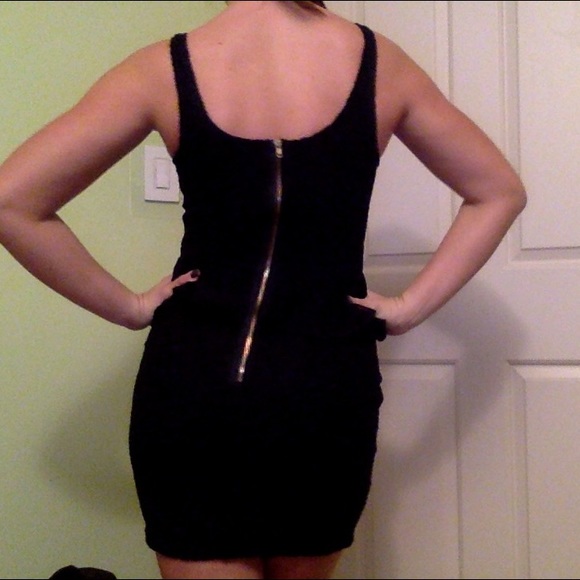 Peplum lace little black dress - Picture 3 of 4