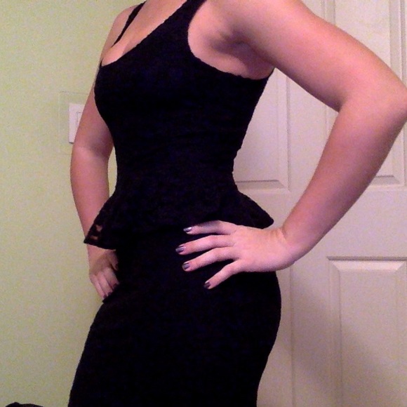 Peplum lace little black dress - Picture 4 of 4
