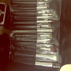 MARIANNA 13 piece brush set