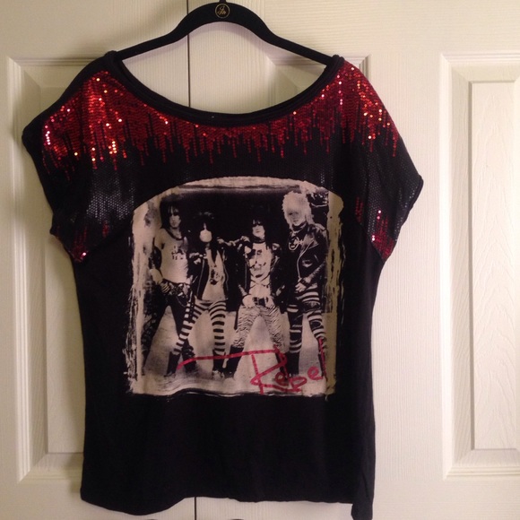 black/red rebel t-shirt!