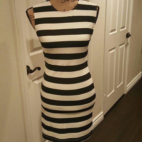 Donated 🚫 Black & white striped dress - Picture 2 of 4