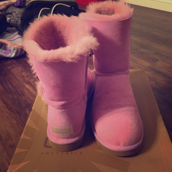Ugg w Bailey button