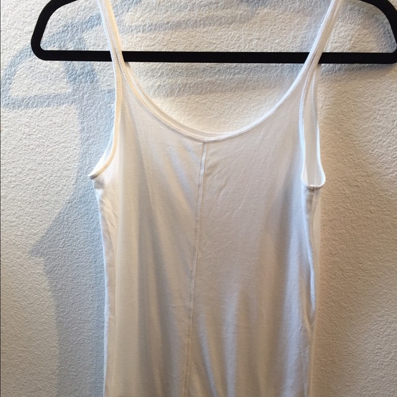 Basic white tank - Picture 2 of 2