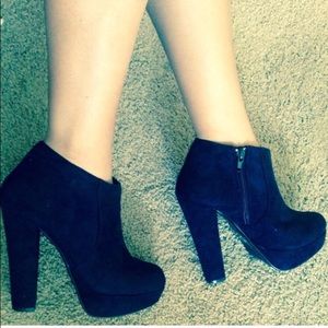 Black booties! Size 6 great condition!