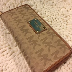 Michael Kors wallet great condition