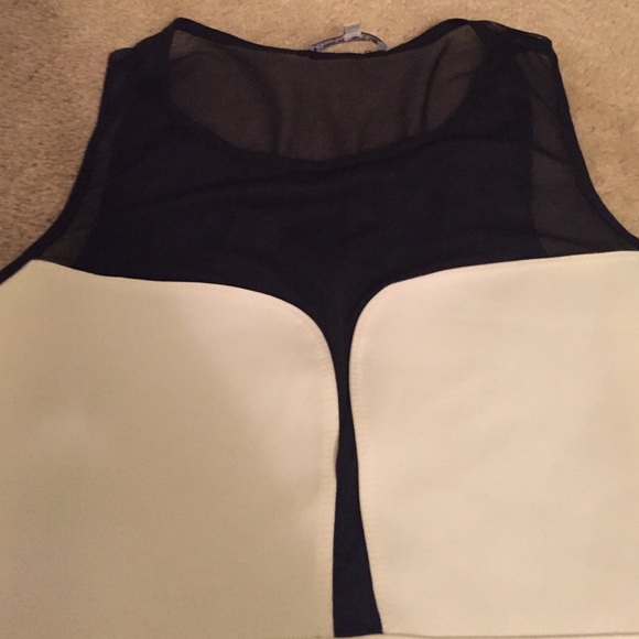 White and black dress - Picture 2 of 4