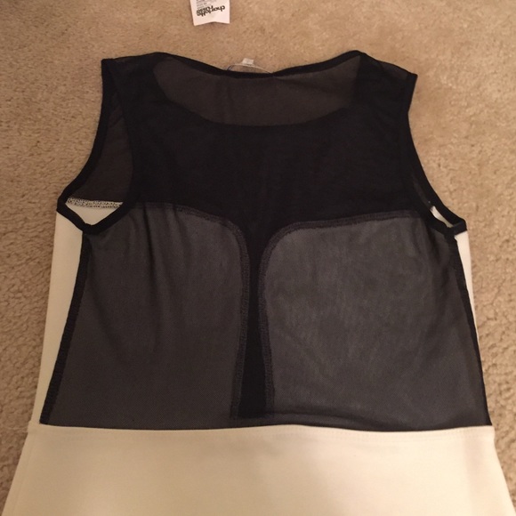 White and black dress - Picture 4 of 4