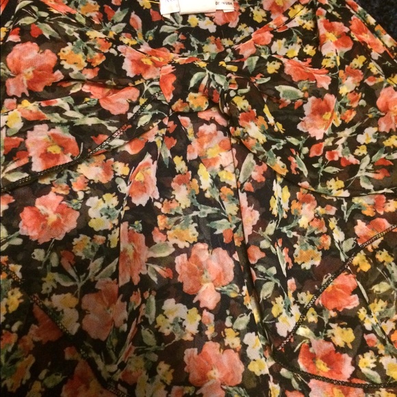 Size small - Picture 2 of 3