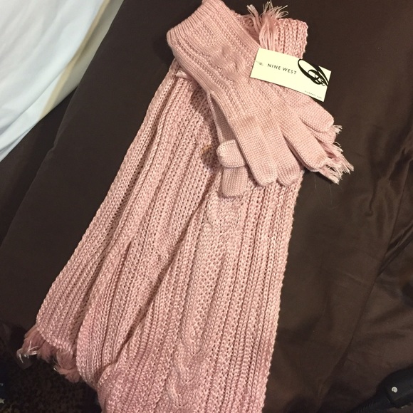 Scarf and glove set