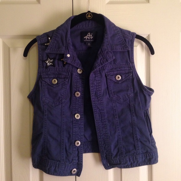 short denim vest!