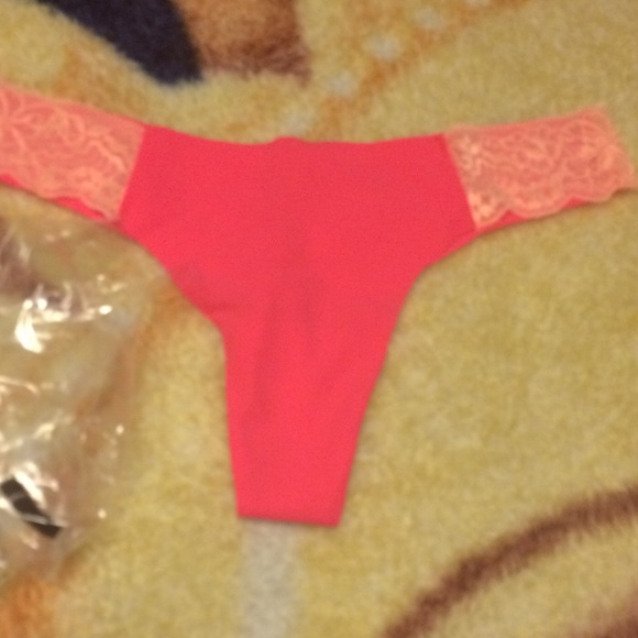 Size small - Picture 2 of 3