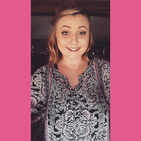 Meet your Posher, Tori - Picture 1 of 1