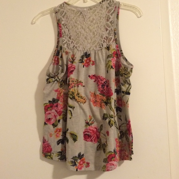 Floral Top - Picture 2 of 4