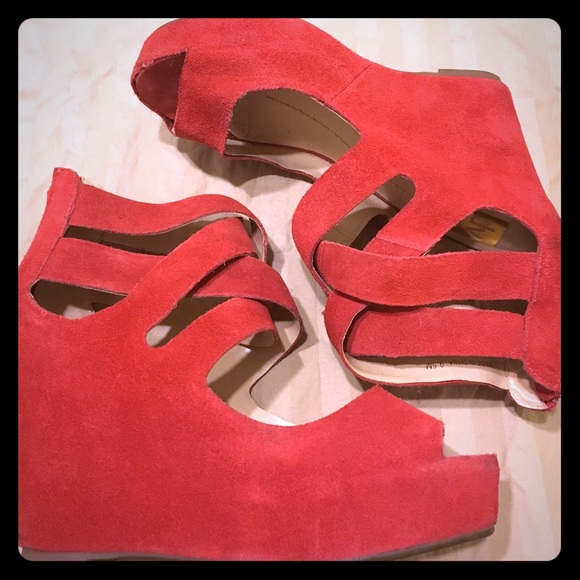 DV Dolce Vita Red Thick Strappy Wedges