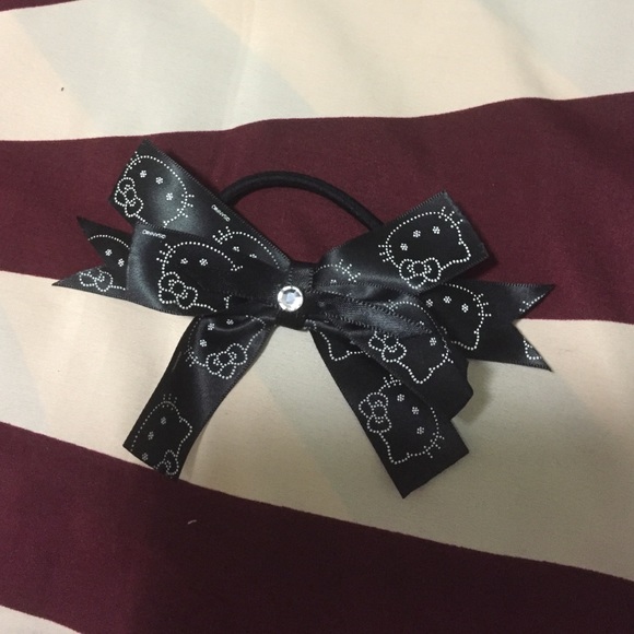 Brand new hair tie 😊