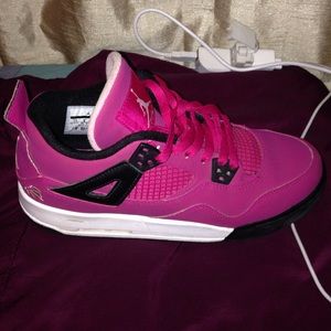 Jordan// Cherry 4's size 7