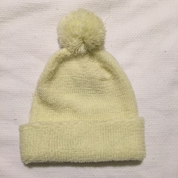 VINTAGE Cream Beanie with Pom Pom