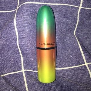 LE "Wash and dry" MAC lipstick in "Morange"