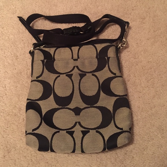 Coach Body Cross Purse - Picture 2 of 2