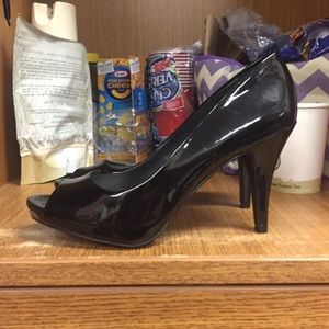 Size 8 Fergie heels