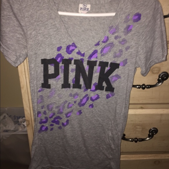 VS  pink t shirt. Grey. Size small