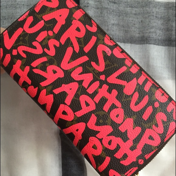 Limited edition Louis Vuitton Wallet!