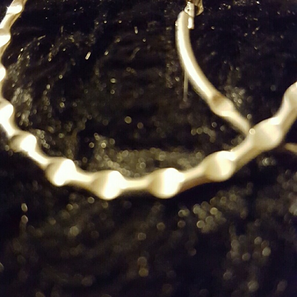 Jewelry - Picture 3 of 3