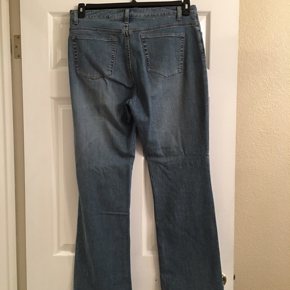 Bootcut Demim - Picture 2 of 3