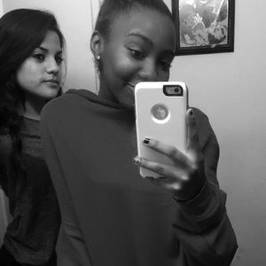 Meet your Posher, Flora